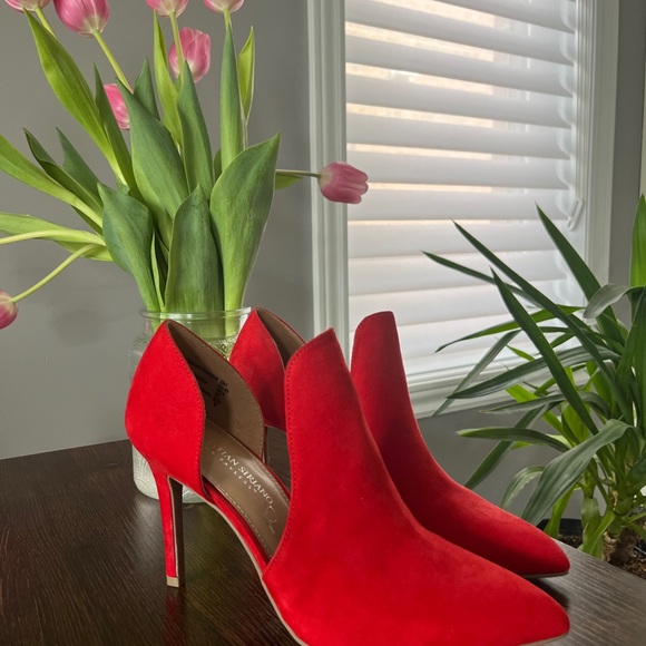 Perfect for the summer! Christian Siriano Fire red sexy 2.5” heels. Never worn. - Picture 2 of 4